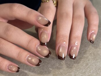 スエン 新宿三丁目店(suen)の写真/【日常からオフィスまでシンプルネイルの種類が豊富】大人気のマグネットも多数ご用意◎定額有◎