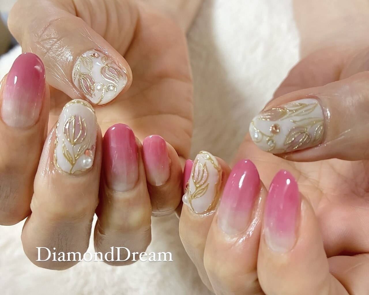 2025年-2026年冬トレンド】チューリップ ハンドのネイルデザイン集