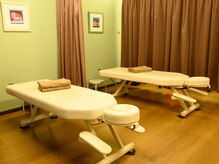 ゆったりとした空間で施術が受けられます。