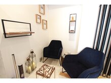 ザ ベルネス オモテサンドウ(The bellness omotesando)の雰囲気（落ち着いた雰囲気の待合スペースで一息。[表参道/マッサージ]）