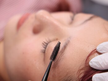 トトノウダケデの写真/【独自の眉毛パーマ技術】で一人一人の骨格や雰囲気に合わせ黄金比の美眉をご提案します！メンズも大歓迎◎