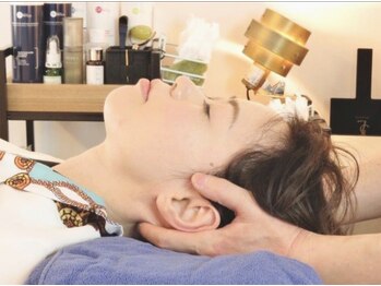 アオヤマ サロン ワイゼット(AOYAMA SALON YZ)の写真/《デスクワークでガチガチな首肩こり・目の疲れ・頭の重さに》鍼とお灸とヘッドスパでじんわり整えます