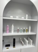 ソワン ドゥ シャルマン(soin de charmant)/テスター棚が完成致しました♪