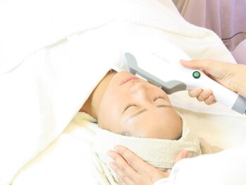 シミ・たるみケア専門店Labo荒尾大牟田【光フェイシャル/プラズマ/毛穴洗浄/韓国WAX】の写真/SNSで話題の最新光フェイシャルaI PLUS導入サロン♪お客様のお悩みに合わせて徹底アプローチ★