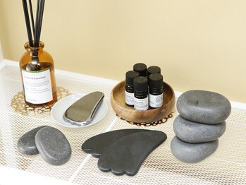 レミリア(REMIRIA)/様々なホットストーンを使用。