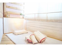西明石ほぐし処 深呼吸の雰囲気（西明石駅を出てすぐ、向かいのコインパーキングもご利用可能です）