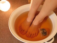 テアテ(teate)の雰囲気（贅沢ハーブを使った足湯付きメニューもございます。）
