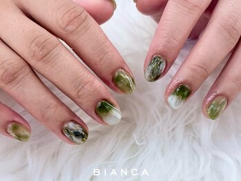 ビアンカ ネイルサロン 大宮店(Bianca)の写真/ショートネイルにぴったりなニュアンスネイルが得意なサロンです♪デザインサンプルを多数ご用意！
