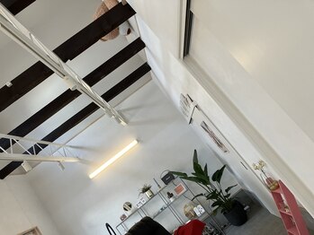 アール(R')/内観