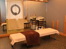 治の雰囲気（足つぼ、全身施術ルーム落ち着いた空間となっております。）