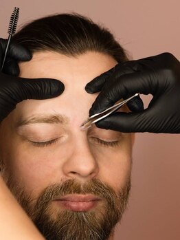 アリー(Arie)の写真/【メンズアイブロウ講師実績あり】メンズの方も通いやすくメンズアイブロウの人気もあるサロン!