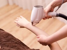 イーサム 高槻摂津富田店(e-sam)の雰囲気（アットホームな雰囲気でリラックスして脱毛☆施術用ベッド有り♪）