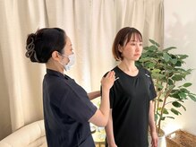 骨盤の歪みで顔も歪むの知ってますか？【顔デコルテオイル解し+骨盤胸椎矯正+小顔頭蓋骨矯正75分】施術紹介