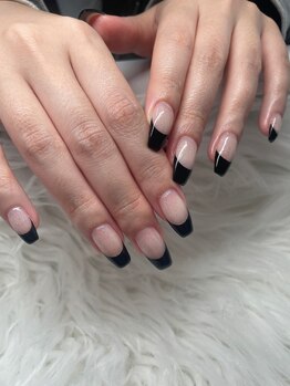 黒フレンチネイル