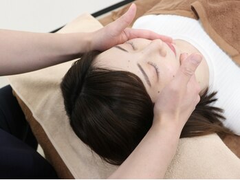フェリス(Feliz)の写真/凝り固まった筋肉をほぐし骨格を整え理想の小顔へ【小顔矯正30分¥3000】大事な日の直前などにもおすすめ♪