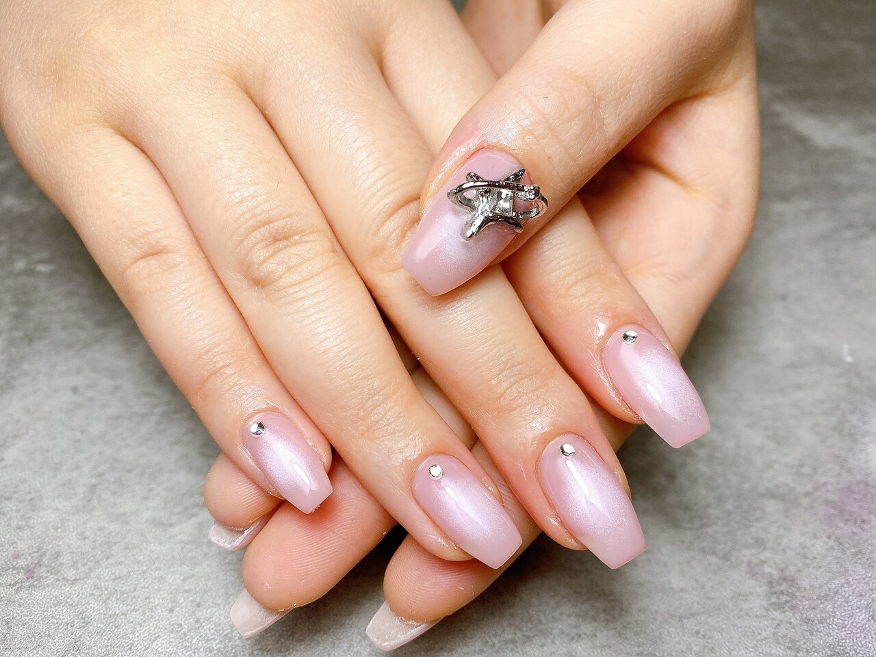 ホワイトチークネイル[浦和]：PG011237712｜ビオトーププラス 浦和店