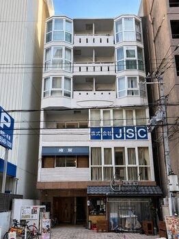 ヘッドミント 本町店/サル食堂さんの隣の建物です
