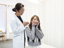 上越かがやき整体院の雰囲気（目を大きくする施術です。【目を大きく/顔の左右差】）