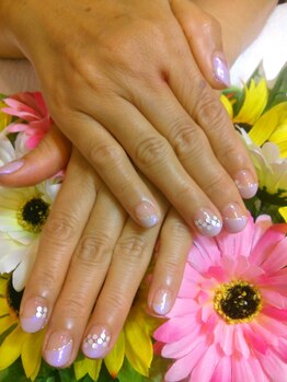 ファミーユ デ グラシュ ネイル(Famille des gracieux nail)/斜めフレンチ