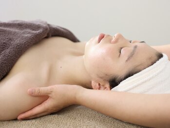 メナードフェイシャルサロン 中もず北/【施術】肩・腕・デコルテケア