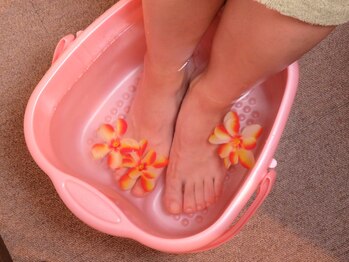 リラクゼーション アーラ(Ala)/施術前にフットバスとお茶を