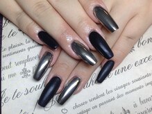 ラウト デコレーションアンドネイルサロン(Lauto Decoration&Nail Salon)/黒のミラーネイル