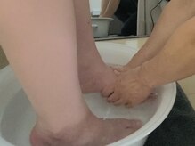 あくび 西麻布(aqu美)/施術前のアロマソルトフットバス