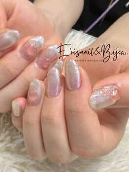 イリスネイル アンド ビジュー(E’risnail&Bijew.)/UVでピンクになるハート