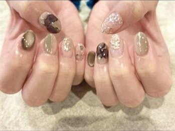 ヒアリ(HERE'Re)の写真/爪が短くても可愛く仕上げたい方に◎ちび爪だからこそ可愛いデザイン★ご新規様オフ込定額アートコース有。