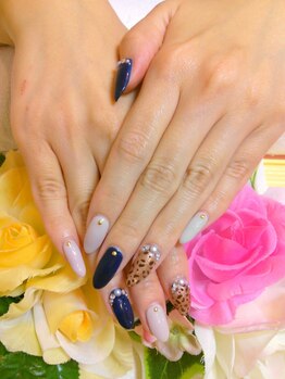 ファミーユ デ グラシュ ネイル(Famille des gracieux nail)/単色アート
