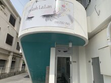 アイラッシュ ラ ラン(eyelash La.Lan)の雰囲気（この看板が目印です。この扉からお入り下さい。）