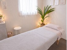 サロン ド ルノア(Salon de Lunoa)の雰囲気（白とグレーを基調とした清潔感溢れるお部屋でお過ごし下さい。）