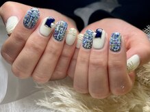 サロンドフォーエイチ(salon de 4H)/冬はネイビーネイルで大人っぽく