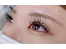 プラスアイ 自由が丘店/長めエクステで印象的なお目元に