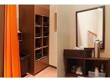 カラダファクトリー ザ モール郡山店/更衣室/お着替えございます