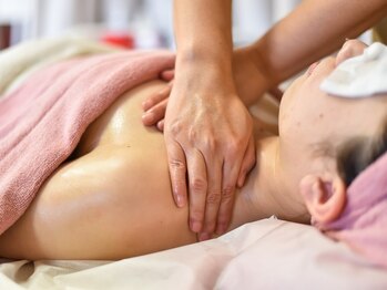 ラフロレゾン(La floraison)の写真/【アロマ&リンパマッサージ】お好きな精油を使用した贅沢な施術♪お肌も心も癒されながら、美ボディへ。