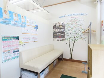 亀有ゆうろーど鍼灸整骨院/待合室