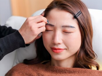 マユカ 浜松東店(Mayuka)の写真/マンツーマンの接客なので相談しやすい!眉ケアが初めての方も、丁寧なカウンセリング&施術で不安を解消◎