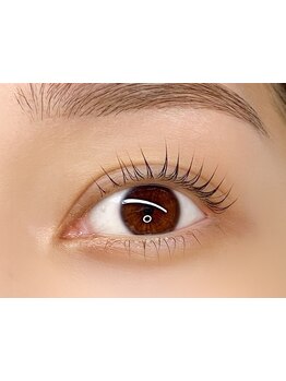 ナチュラル上品な目元にしたい