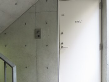 ステラ 北参道(stella)/階段を上がり103号室へ