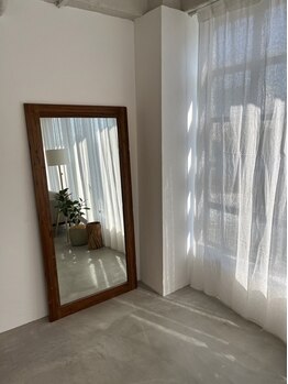 キトウミ(kitoumi)/大きな姿見