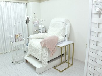 ティーティーネイル(TTnail)の写真/施術中思わず夢見心地に。心地よすぎて眠ってほどの贅沢なネイル時間。