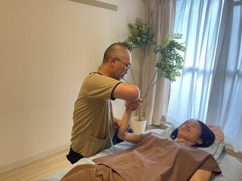 國定鍼灸院/手技（活法）の施術風景