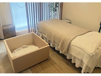 シャンティ(SHANTI)の写真/赤ちゃん連れでも安心の完全個室。マスカラパーマ×美眉の時短ケア