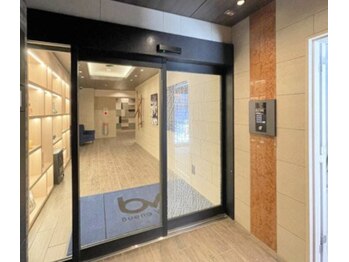 トット(totto.)/自動ドアの奥でお呼び出し下さい