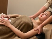 ベリルスパトリートメント(BERYL SPA TREATMENT)の雰囲気（ラグジュアリーコースではホットストーンも乗せるので温活にも♪）