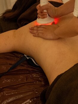 サロンオーク(salon OAK)の写真/【華奢魅せする二の腕に】二の腕が気になってノースリーブが着れない、巻き肩で首肩がガチガチの方必見!!