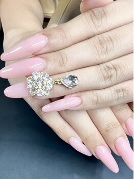 ロサネイル(rosa nail)の写真/【デザインにこだわりがある方必見☆】300色以上のカラー&パーツを多数ご用意♪付け替えまで輝きが持続◎