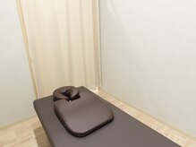 手の温もり整体院 池袋 要町店の雰囲気（４席あるうち１席は半個室、プライベート空間で癒しのお時間を♪）