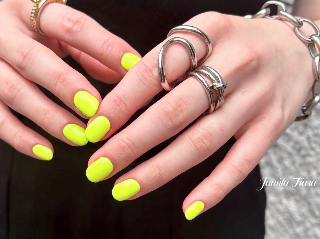 【レオ】ネオンイエロー ネイルチェンジしてきました。 #レオパード #ヒョウ柄 ネイル💅✨ 寒く